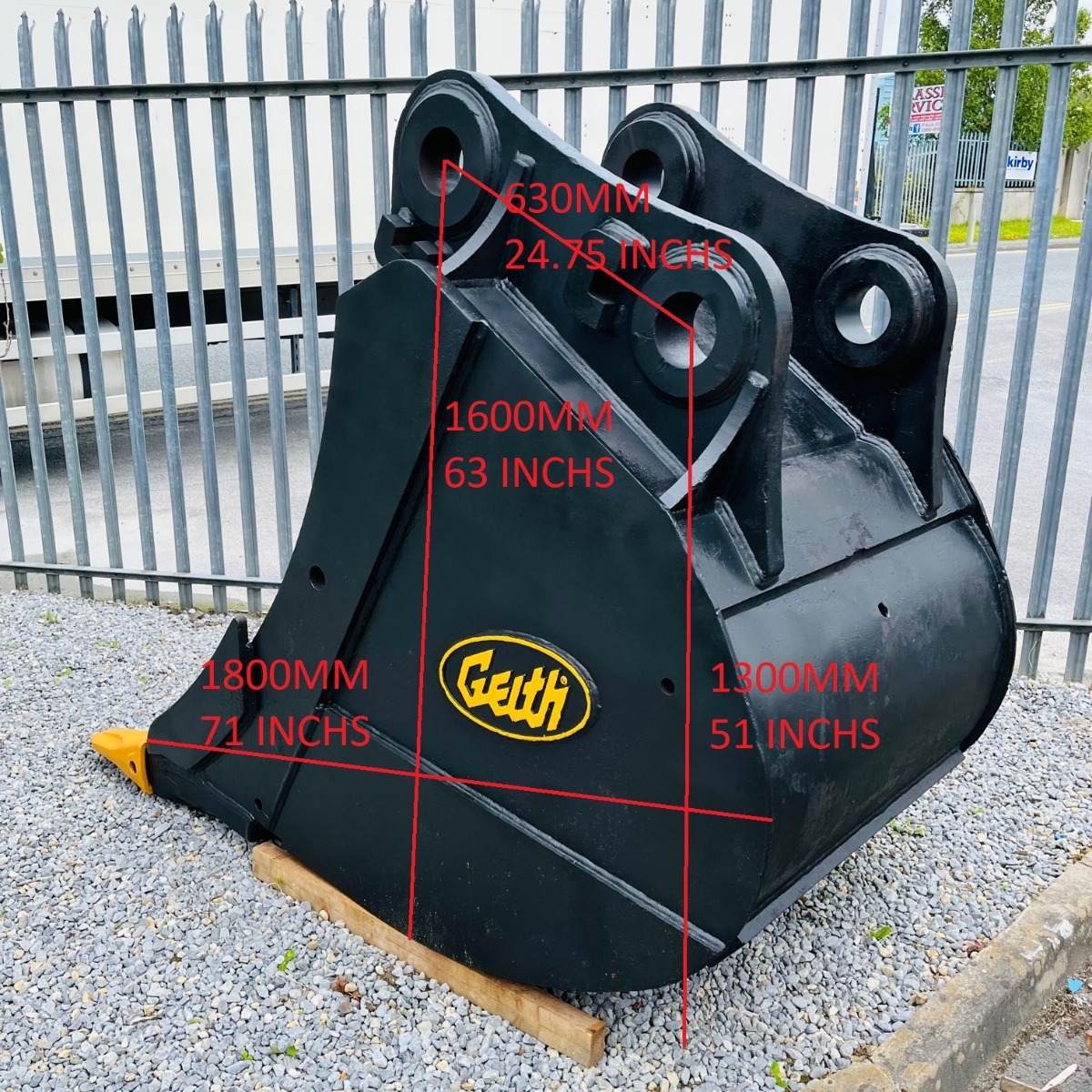 GEITH UNUSED CAT 345 3.5 FT 1100MM ROCK BUCKET